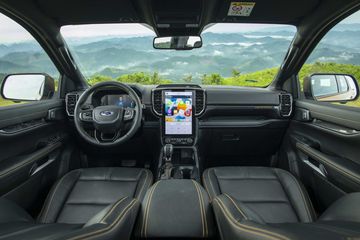 Ford Ranger 2023 được nhiều chuyên gia và khách hàng đánh giá cao ở khoang nội thất được làm mới hoàn toàn so với thế hệ tiền nhiệm. 